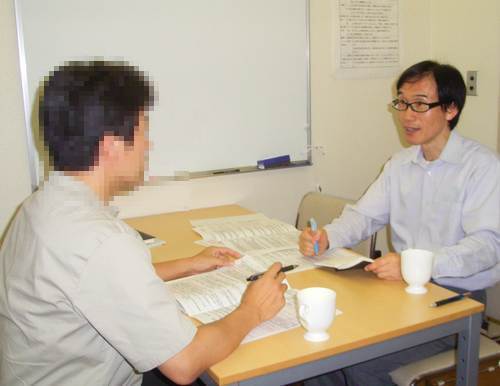 日本橋セミナールームで技術士二次試験問題予想対策について相談している環境部門(環境保全)のＫ様
